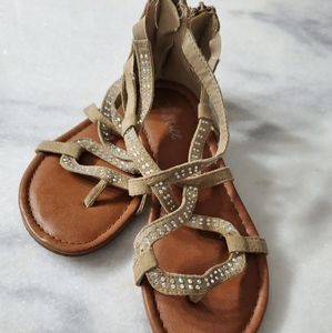 Girls size 1 tan sandals.